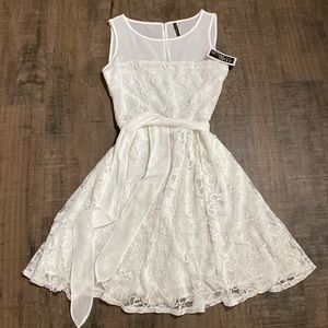 JULIAN TAYLOR White Sleeveless Lace Floral Dress Size 12